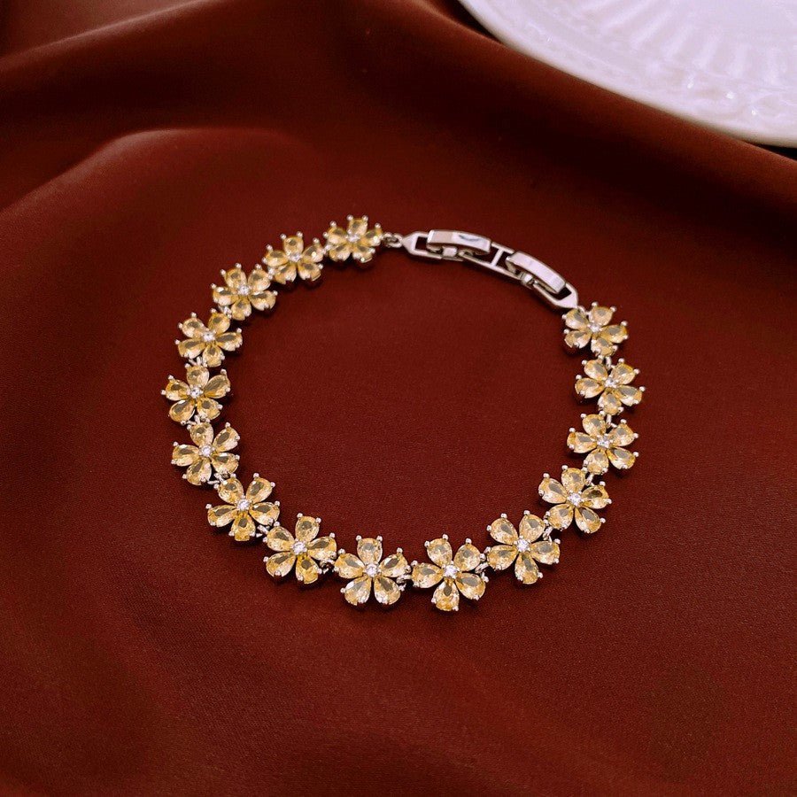 Circular Zircon-Inlay Bracelet in Silver-Yellow
